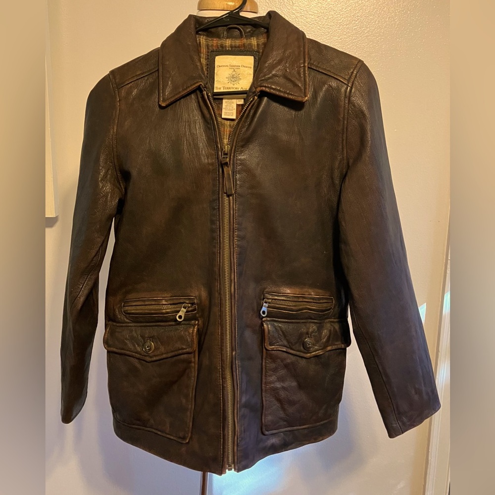 Territory Ahead jacket in bomber- style leather with fitted silhouette. Size XS.